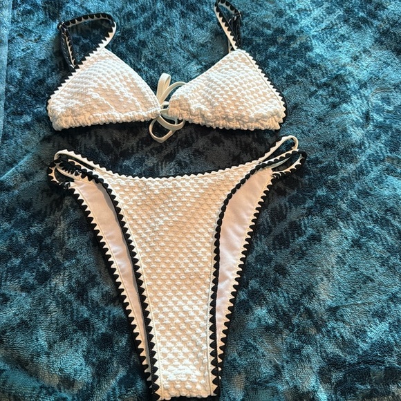 White and black Bikini Set - Picture 2 of 8